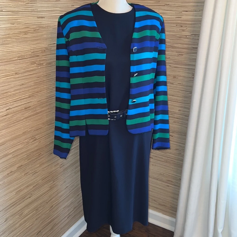Leslie Fay navy dress with belt & striped jacket. Size 8 EUC! - Picture 4 of 8